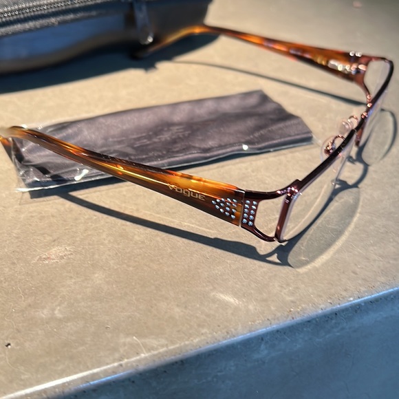 Sunglasses - Picture 3 of 5